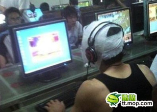 Illustration for article titled The Wild World of China's Net Cafes